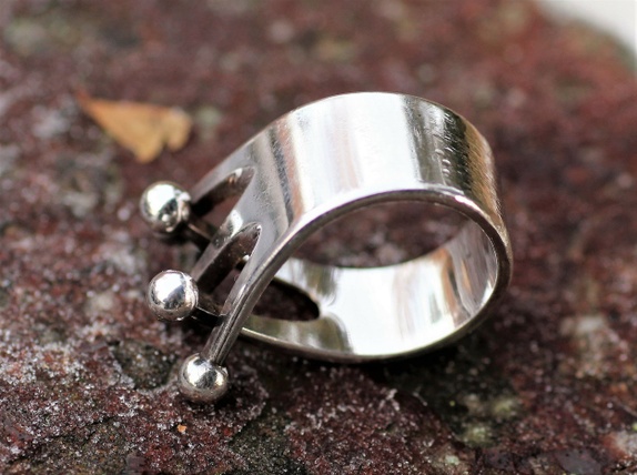 Anna Greta Eker, PLUS, Norway Silver Designs. Kulering/ Ball ring