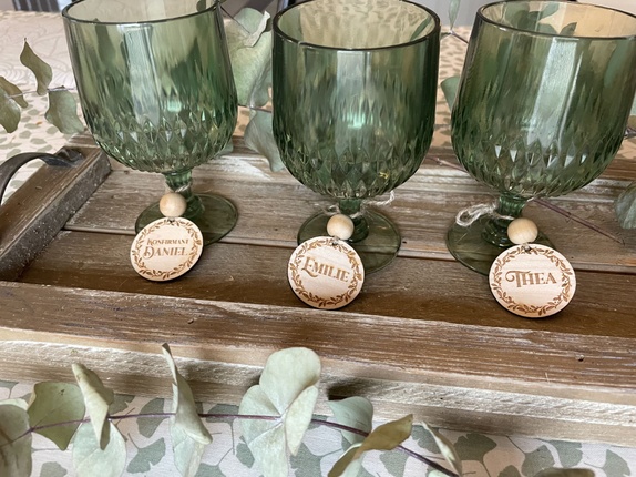 Glass Brikke () Glass Brikke