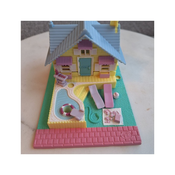 Polly pocket beach house hotsell