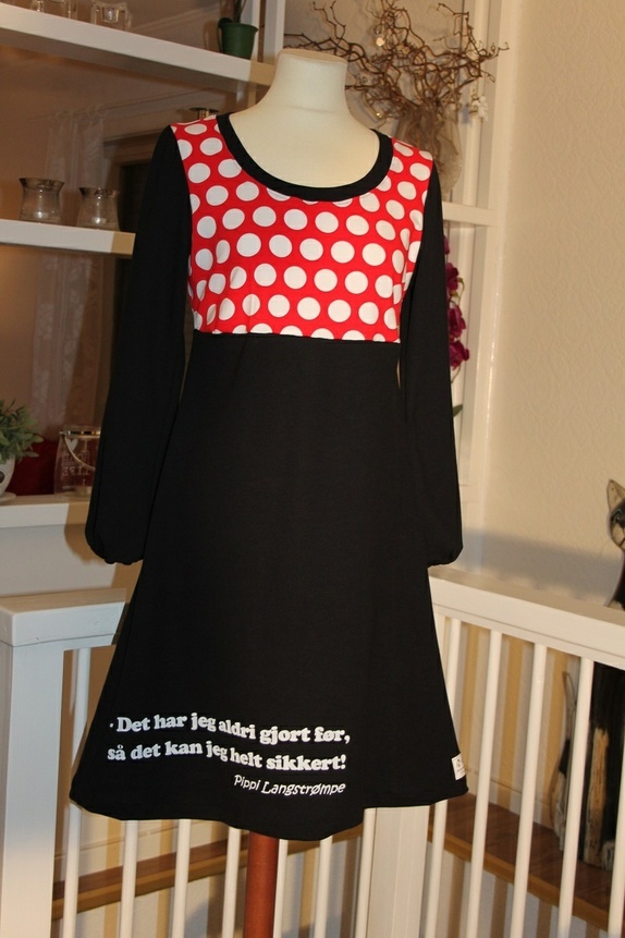 Pippi kjole' sort_sy kjole på bestilling_str S-XL Epla