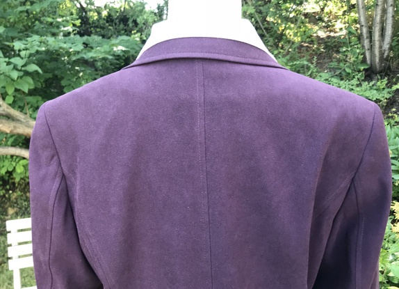 FØR KR 145, Pen, burgunderrød blazer fra KappAhl, Str 44 FØR KR 145, Pen, burgunderrød blazer fra KappAhl, Str 44