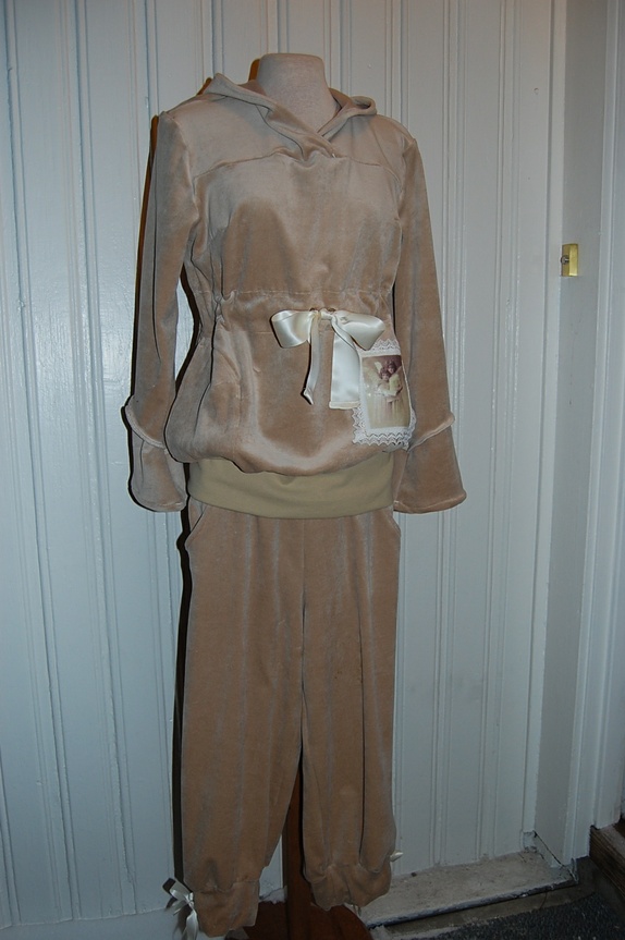 SALG! Nydelig kosedress i behagelig stretchvelour! NÅ 50! Epla