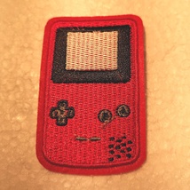 Game Boy, Rød med grå skjerm. Sy/Strykemerke til salgs  Norge